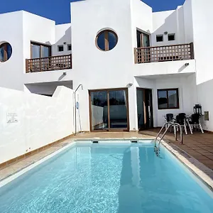 Rosa Gadis Villa